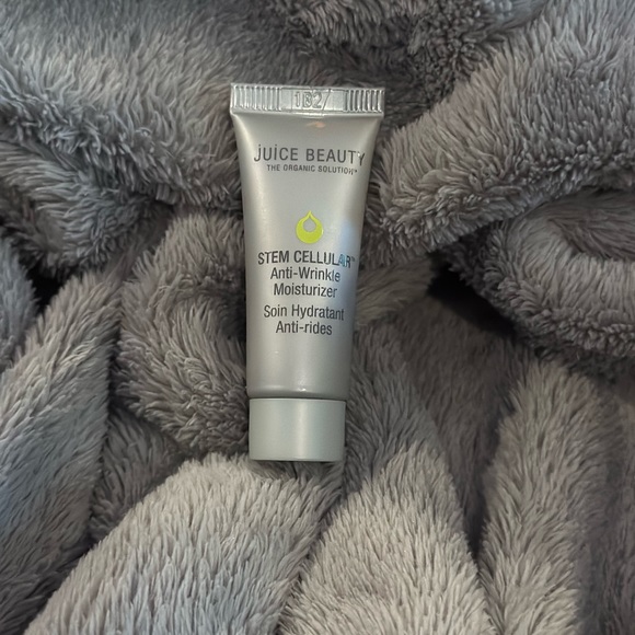 💚🤍Both ‘Brand New’✨Juice Beauty Green Apple Emulsion & Anti Wrinkle- ✔️Sealed - Picture 6 of 9